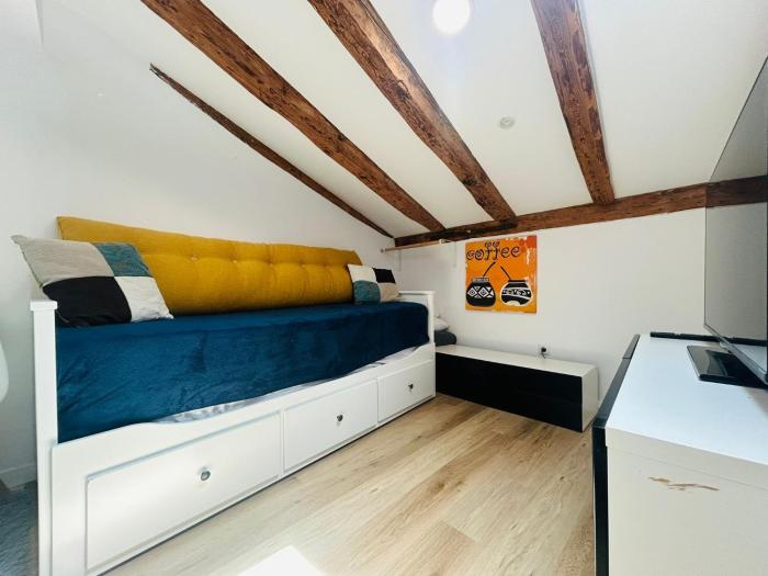 Santa Ana 2 bedrooms , 2 bathrooms