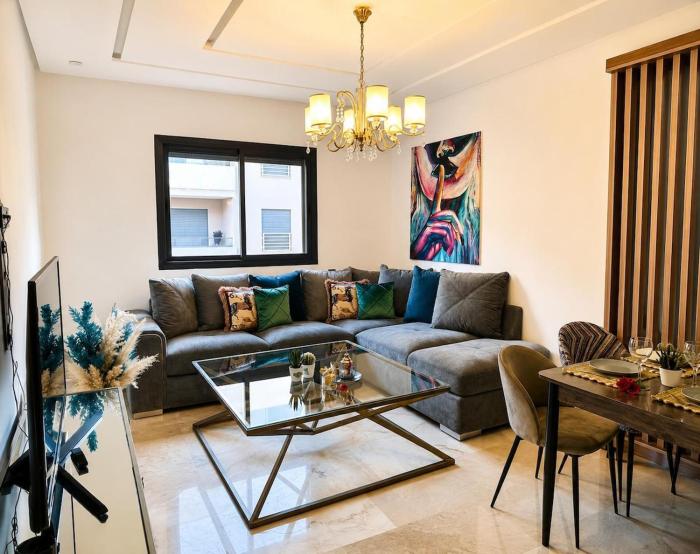 Chic apartment near M Avenue, with pool and parking