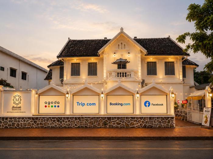 MONSANE VILLA Centrally located, opposite the night market