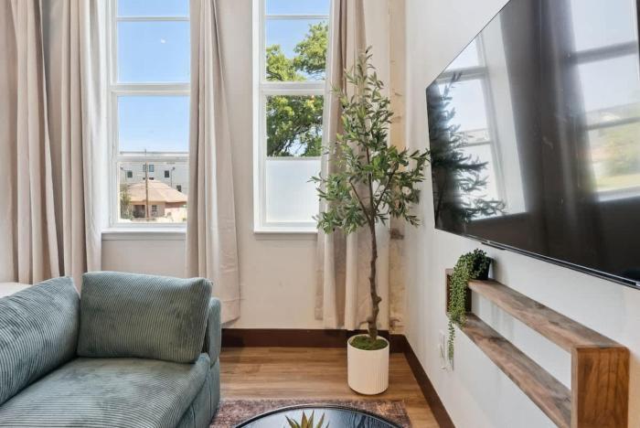 Chic City Escape Cozy Condo No 209