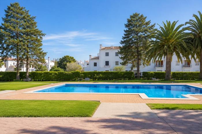 Cosy 2-bedroom apartment near Vilamoura Marina with fast WiFi and free parking