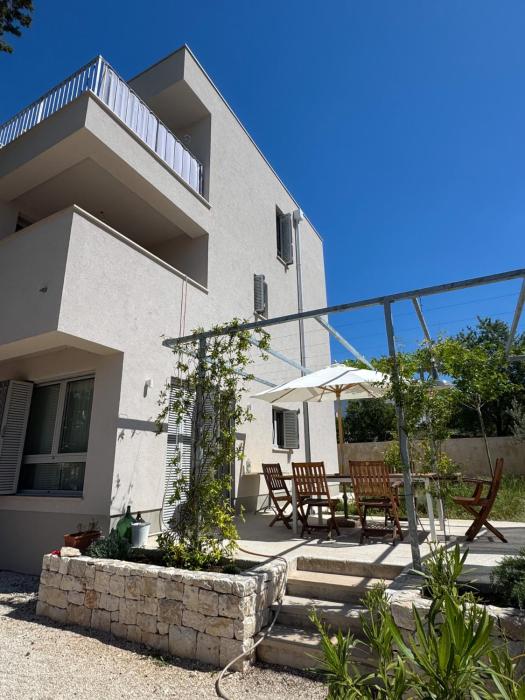 Supetar Cypress House - near the beach