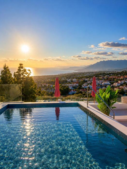 Luxury Penthouse with panoramic Sea & Mountain Views