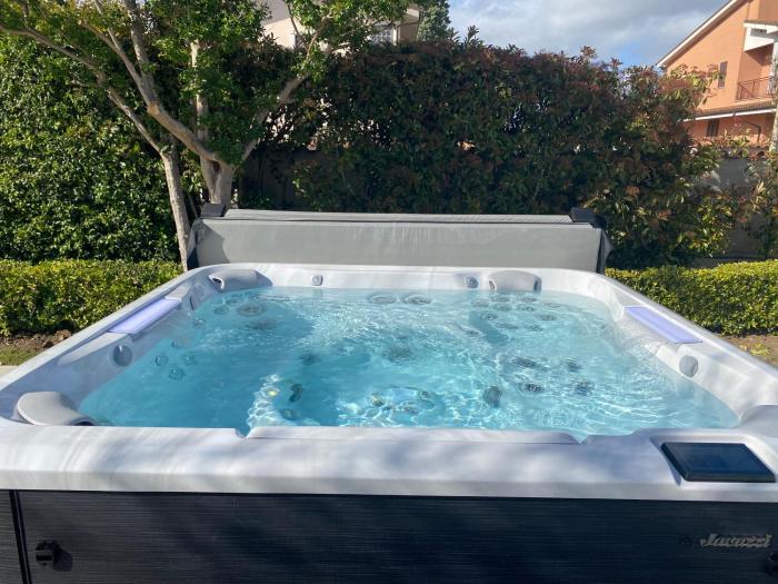 Exclusive Suite with Private Spa Jacuzzi J508L - Hot Tub in Panoramic Garden - Roma vicino Ostia Mare