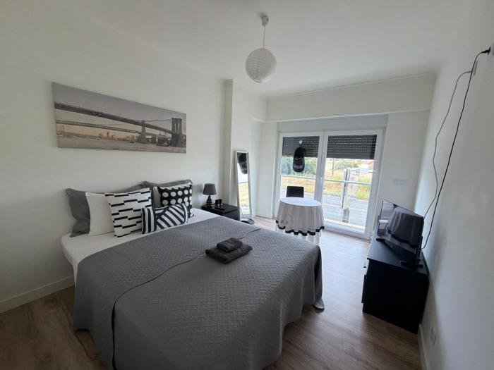 Modern Big Room with Balcony in New Apartment