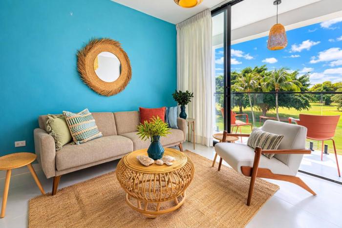 Cozy 3BR Golf and Pool View Apt