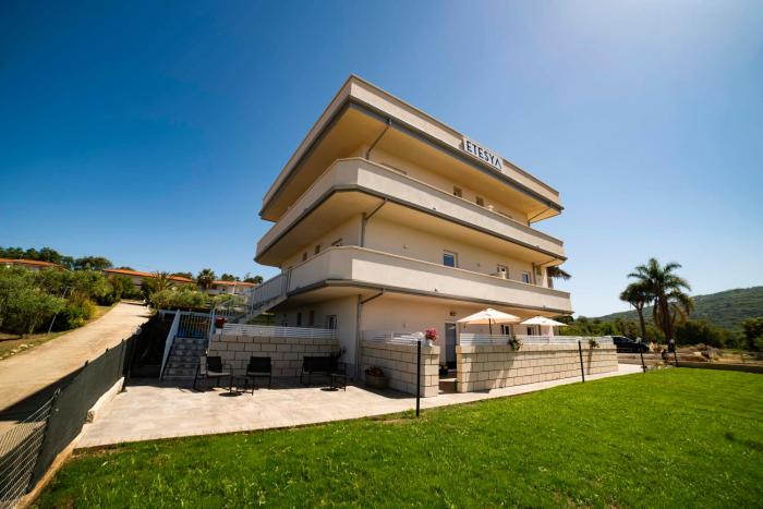 Etesya Rooms & Apartments