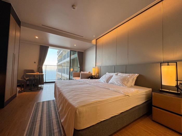 Luxury ocean view studio at Soleil - Prime beachfront location