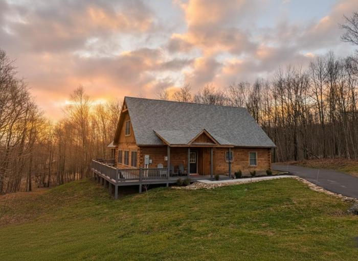 Sundance Summit: A 4 BR retreat in a Ski-inSki-out Community near Wisp