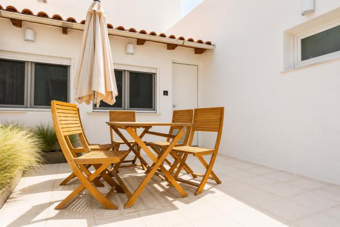 Dorothys Apartments Near Athens Airport By SEM