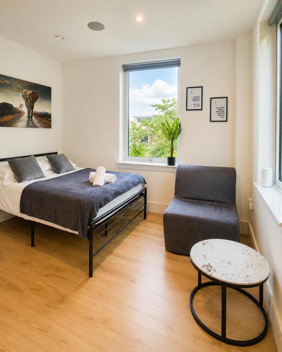 Comfortable Studio - 7 Minute Drive to Heathrow - Ideal for Long Stays & Contractors - Sleeps 2 - Unlimited Wi-Fi