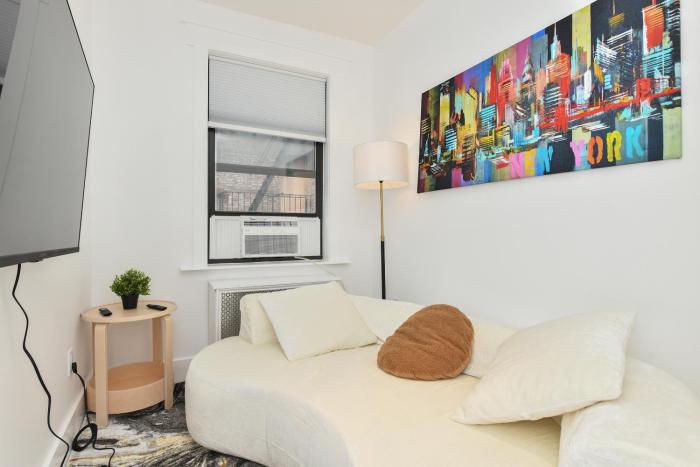 Elegant 2 BR Retreat Near Central Park