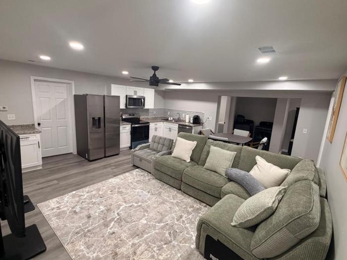 Brand-New 2-Bedroom , 3-Bed Modern Basement Suite