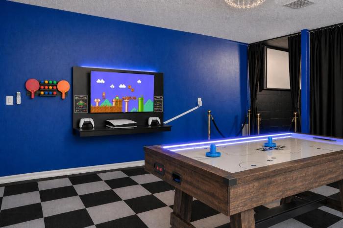 Sleeps 25 • Heated Pool• In+Outdoor Games •Theater