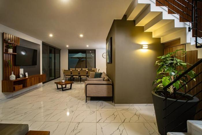 House with pool just 10 minutes from the city