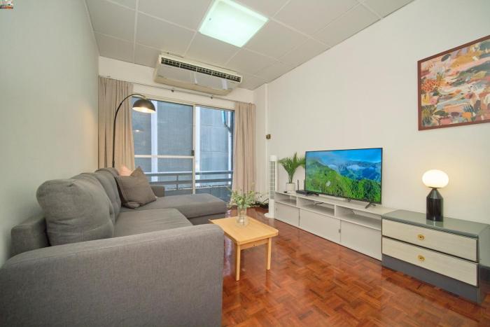 Sukhumvit 23, Asoke, Executive 70sqm Suite, Full Office