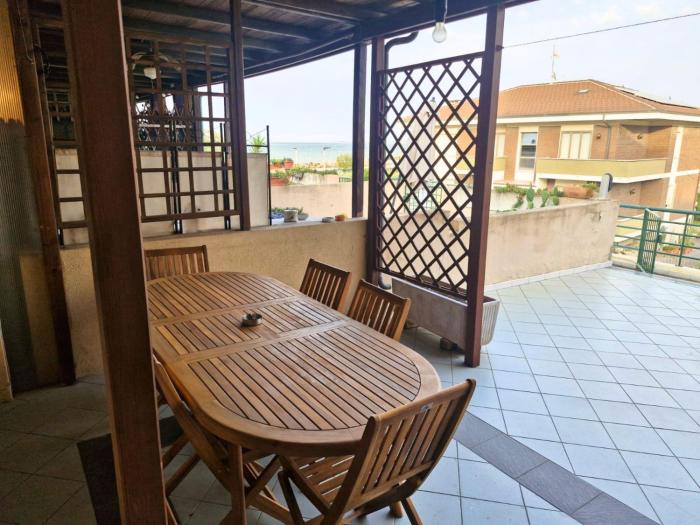 F013 - Fano, bilocale con grande terrazza vista mare