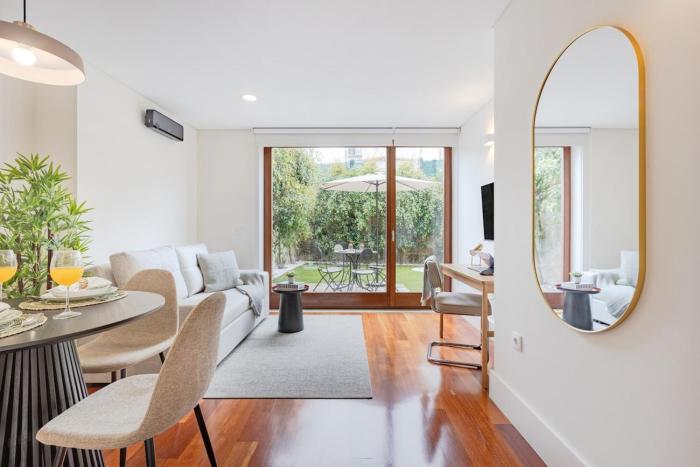 1BR with Private Patio | Porto Urban Flats