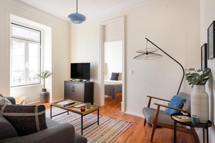 Graça Charm Flat with Sunny Balcony