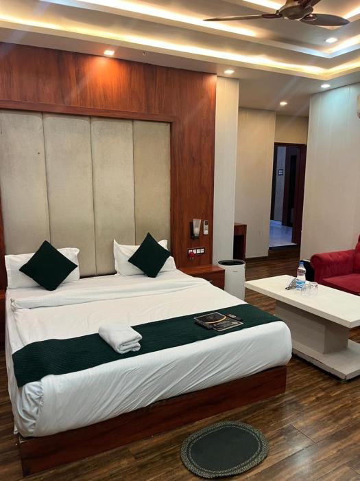 Hotel V Square