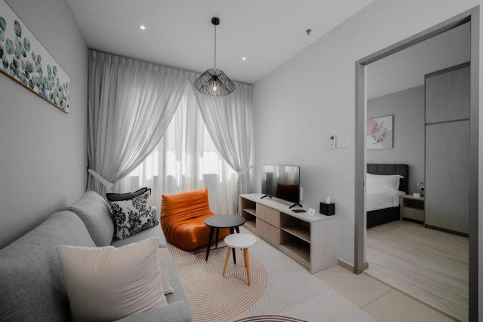 Cozy 1BR I Sky Infinity Pool I Near Queensbay & Airport