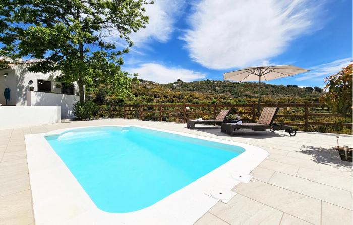 Amazing Home In Yunquera
