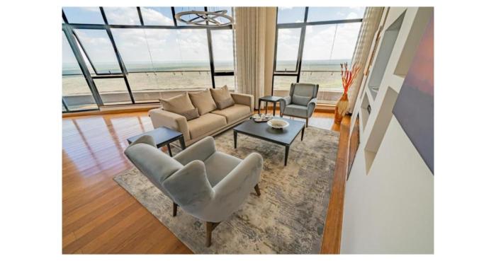 Deluxe Apartment at Curve By The Park by Karibu Stays