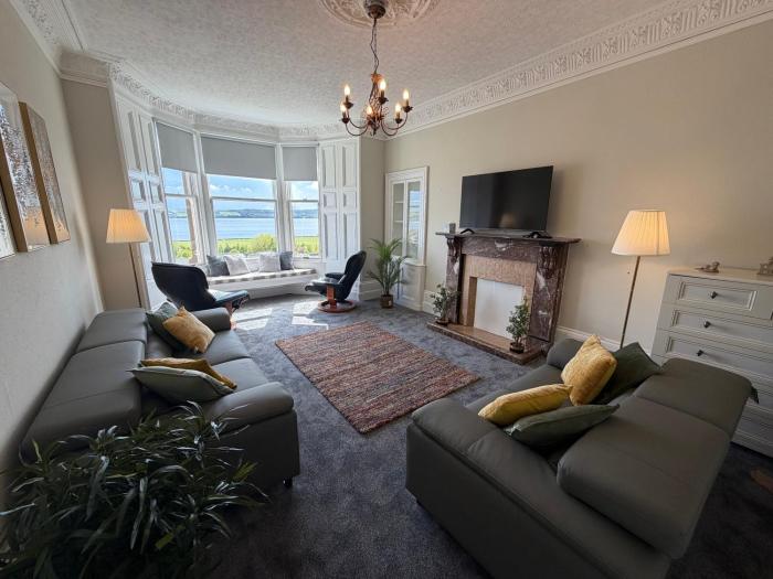Prime Dundee West End 3BR Apartment, Stunning River Views, Sleeps 6