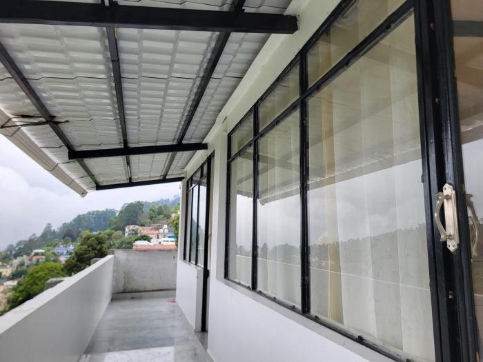 Sanmuga Glass House