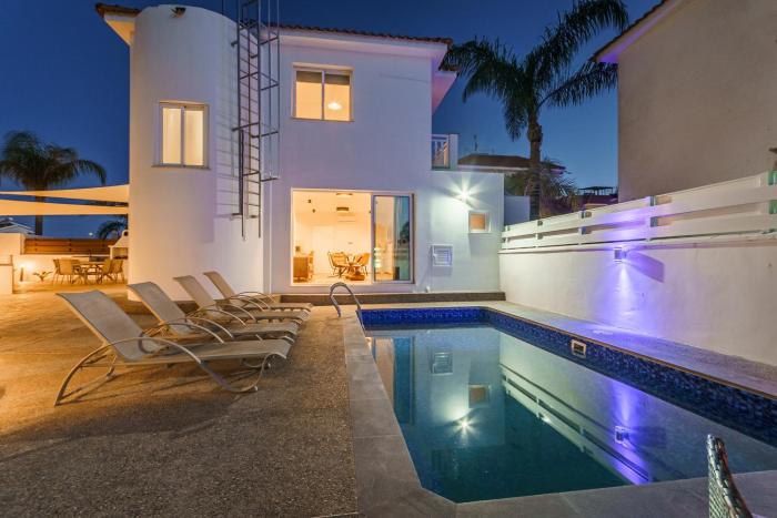 Black Swan Luxury Villa Protaras