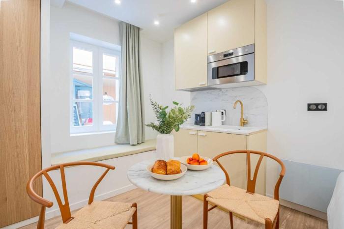 Charming Studio A C 2P Hyper centre St Tropez