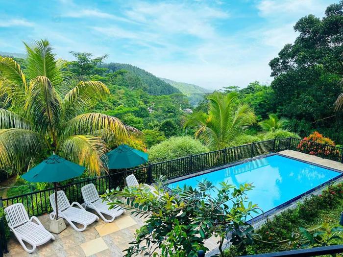 Grand Hills kandy
