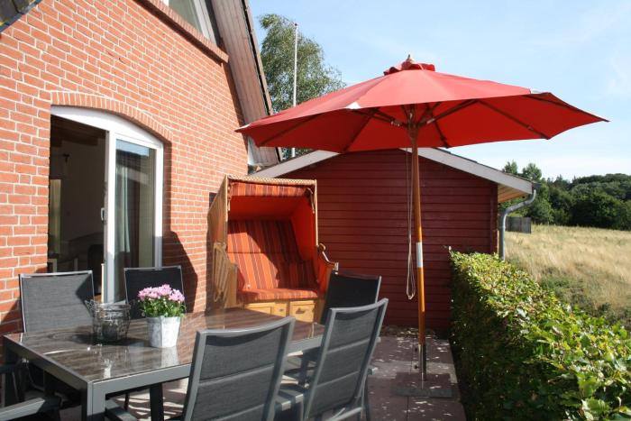 Beeck - FeWo mit Terrasse und Strandkorb
