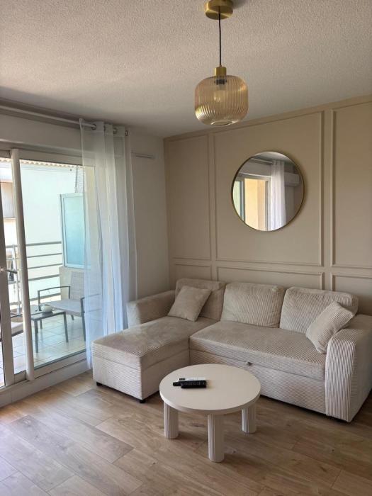 South-facing, air-conditioned apartment, close to beaches