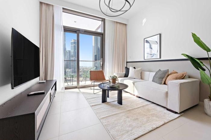 Silkhaus Vacation Homes Chic 1BR with Pool & Gym in Burj Crown