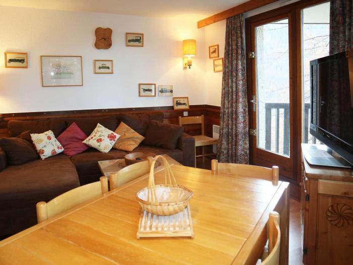 Appartement confort 2P, 6 pers, cœur de station, accès direct pistes, cheminée, WiFi, TV, balcon ouest - FR-1-322-297