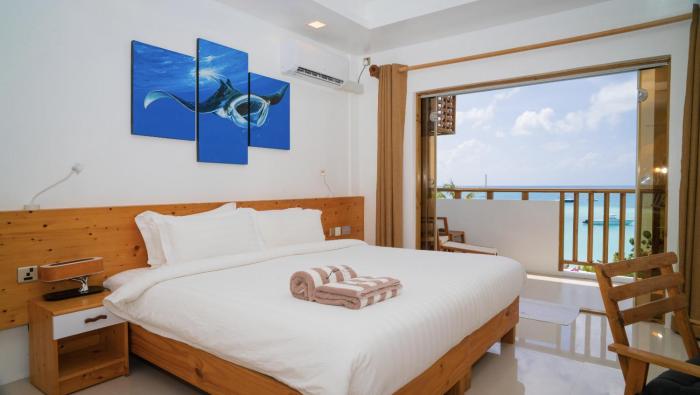 Luau Beach Inn, Maldives