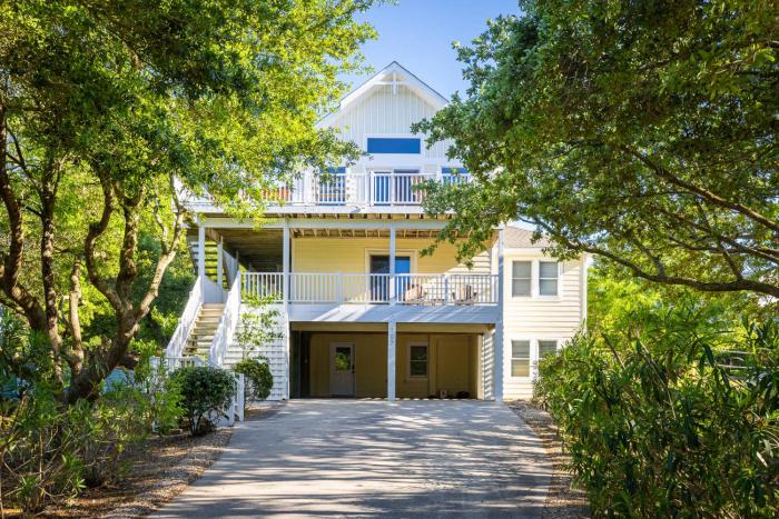 Walk to Beach with Private Pool in the Heart of Duck