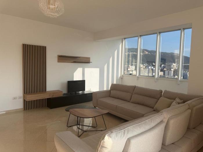 Lazaro Apartment
