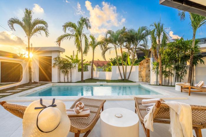 Villa AMARÉ New Stylish 3BR Canggu Large Pool, Cinema & BBQ
