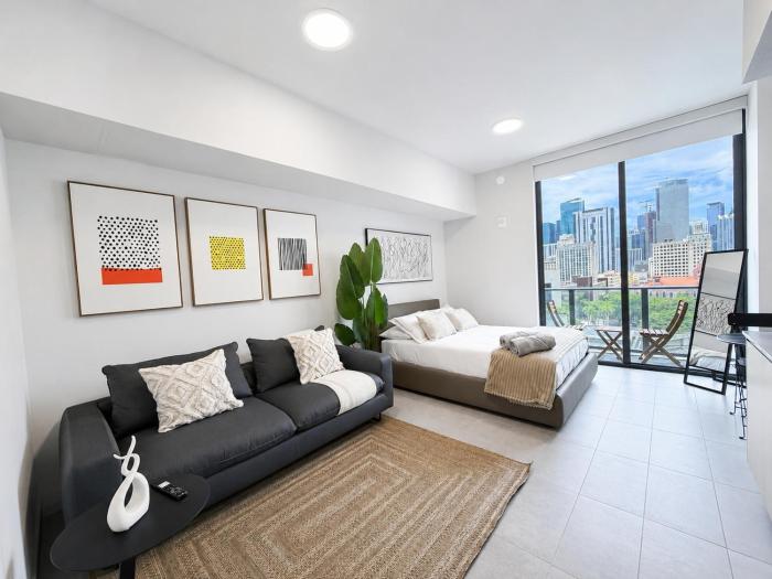 Prime Studio - Pool & Walk to Bayfront Park