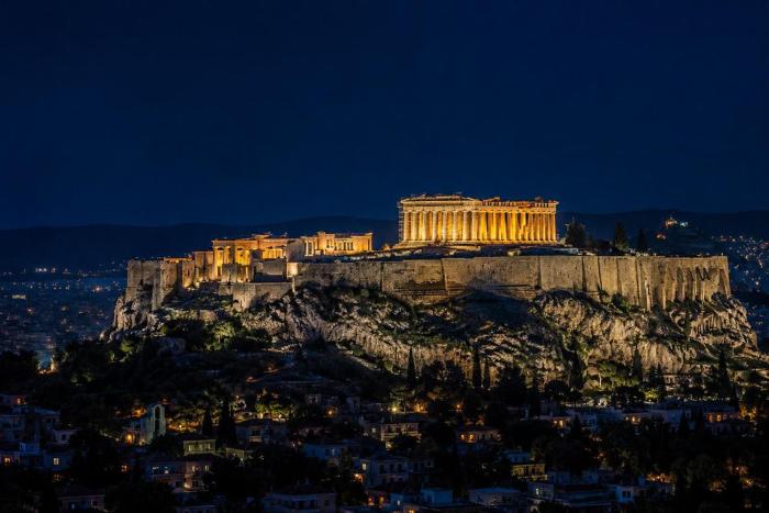 PLAKA Luminous Deluxe Suite