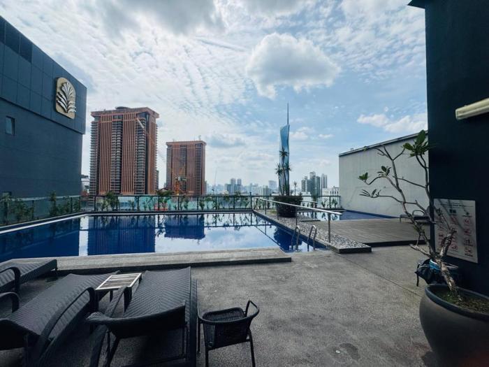 Bukit Bintang Fairlane Suites by Begonia