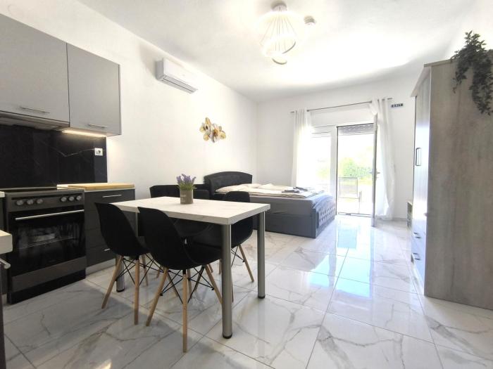 Rael Apartments