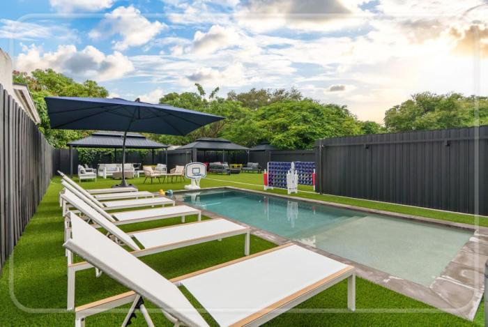 4BR New Modern Greece Vibes in Miami