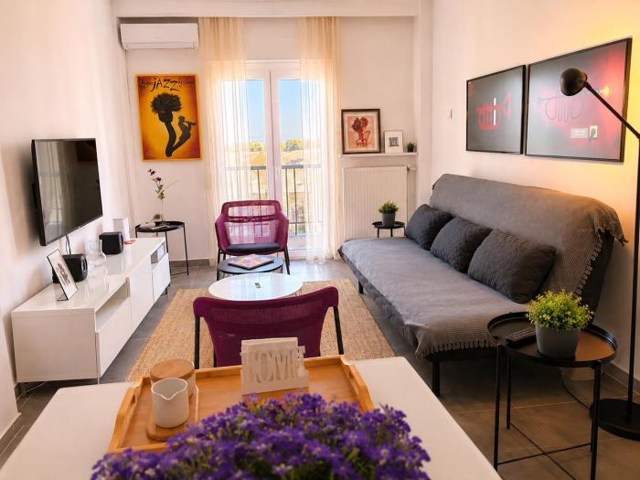 Stylish & Bright 2BR in Central Thessaloniki - Walk Everywhere - Near HELEXPO