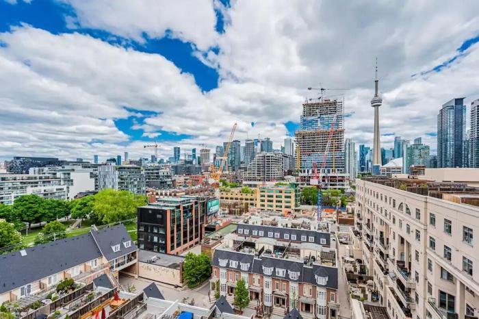 1King 1Queen 1Twin Beds-CN TowerView-Luxury Suite