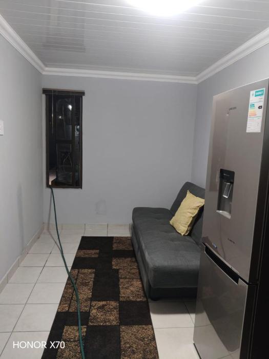 One bed room self contained and self catering apartment at a residence with separate entrance suitable for short term stay