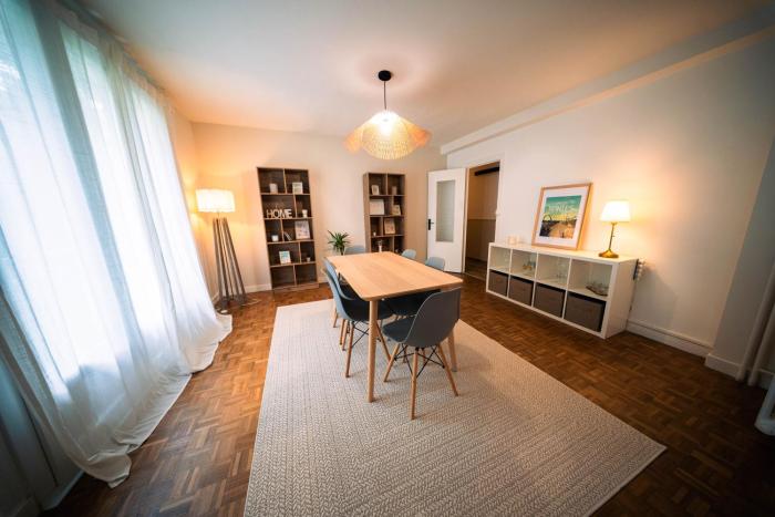 T3 lumineux avec balcon et parking, 6 pers, Procé