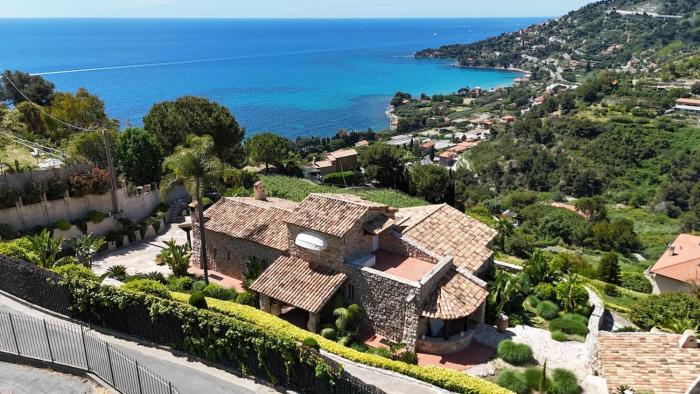 Villa Maria Pia 3BR 2BA Private Beach Parking